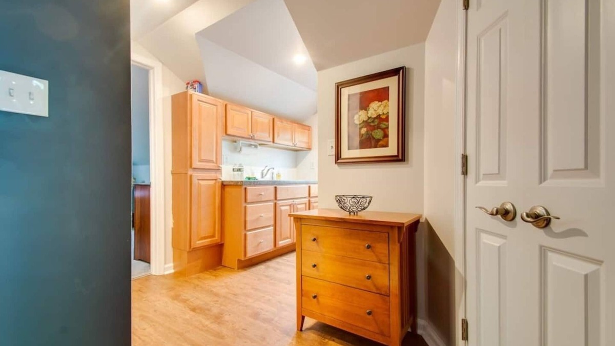 Wayne Apartment | * Off The Beaten Path * - Choose This Private Gem
