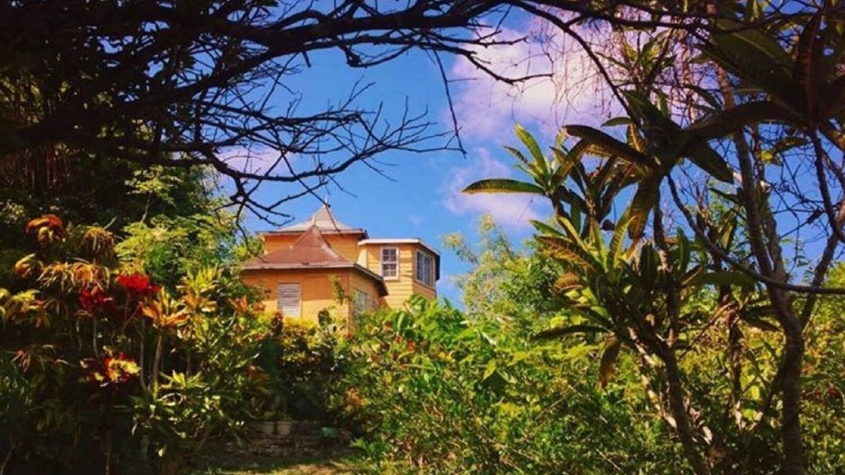 Long Bay House | ~ Off The Beaten Path To Relax On Vacation In Contact With Incredible Nature! ~