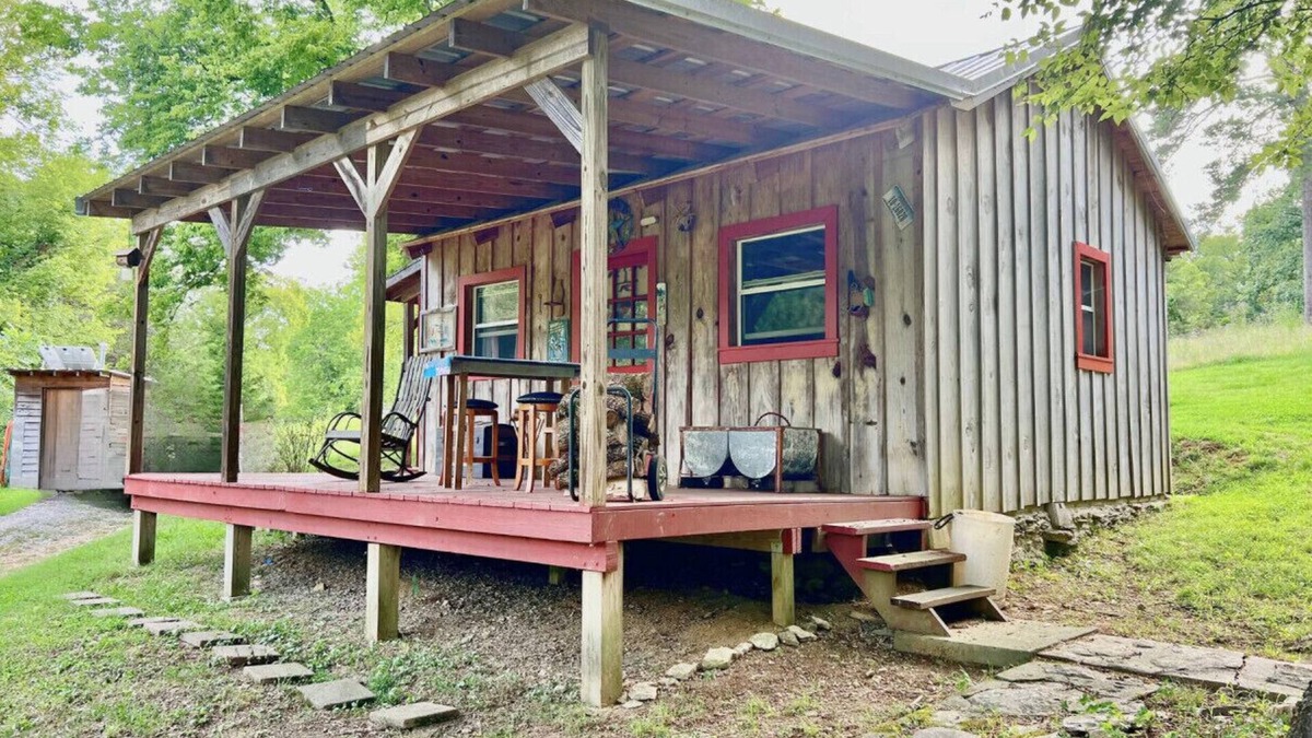 Lincoln County Cabin | off-the-grid "glamping" country cabin