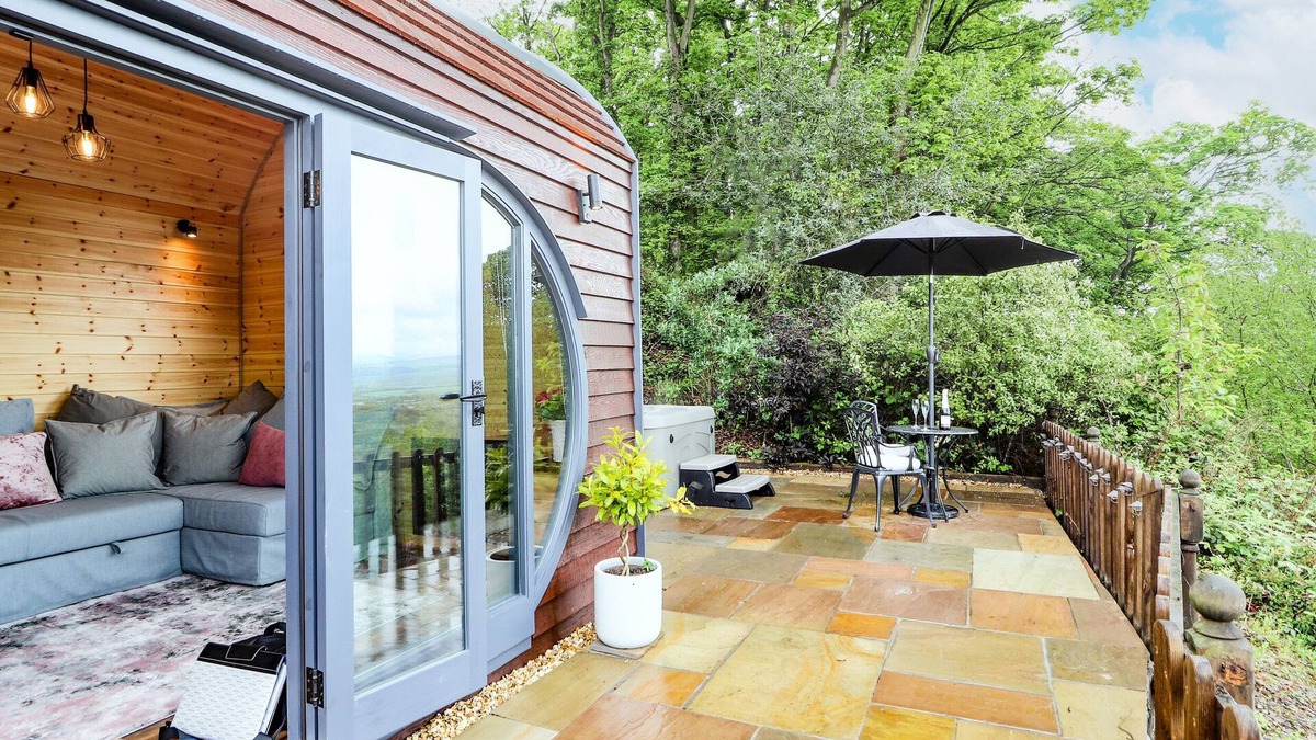 Saint Asaph Cottage | OFFAS DYKE ESCAPE, romantic, luxury holiday cottage in St Asaph