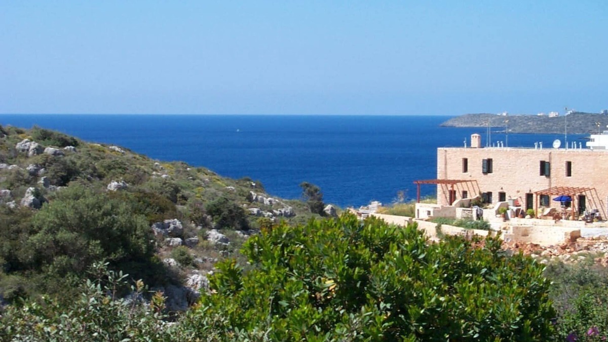 Kalathas Apartment | Offer in May: only EUR 59 per day. Everything is blooming, bathing weather, but not too hot!