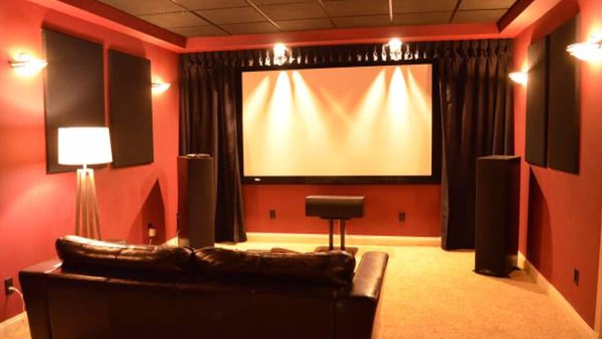 Creve Coeur House | Office and 5 BR, Updated Bathrooms, Movie Theater in Creve Coeur