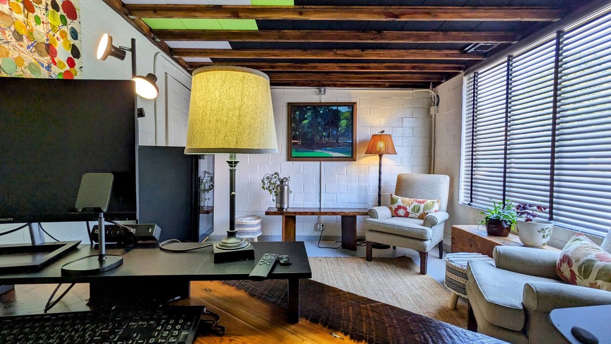 Mountain View Bed & Breakfast | Office-Ette~For Let (short term rental office)