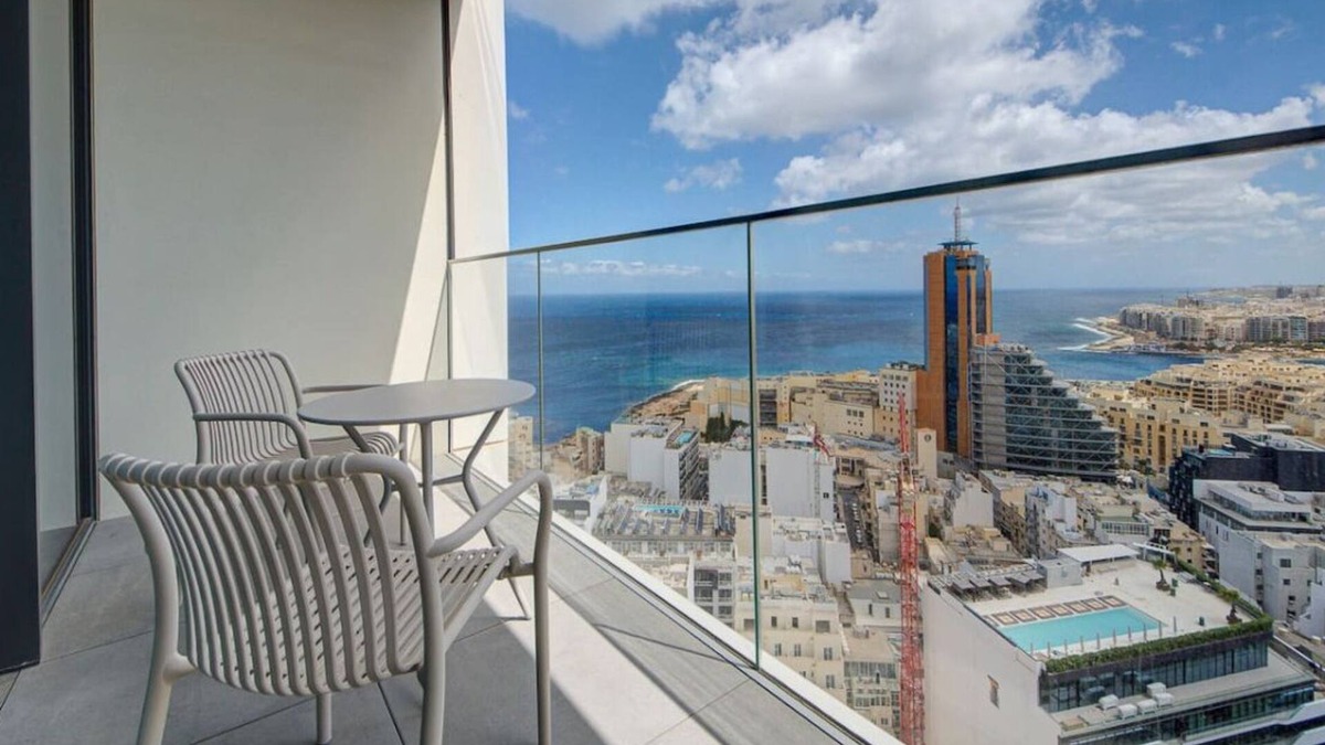 Paceville Apartment | Official Mercury Suites - Lux Sky High w/WIFI & AC