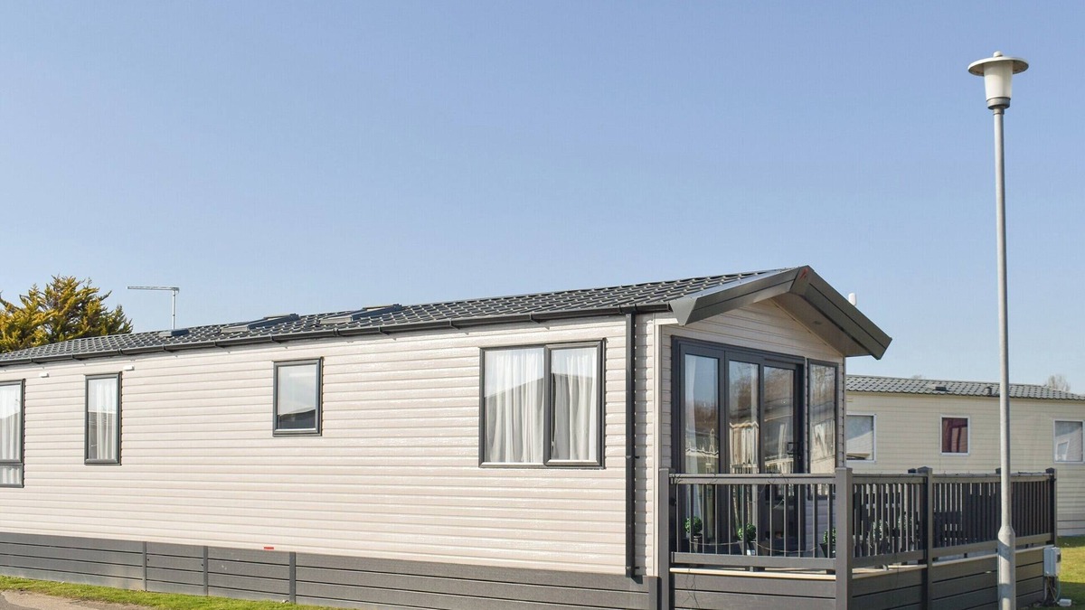 Layer Marney Cottage | Oh I do like to be beside the seaside.