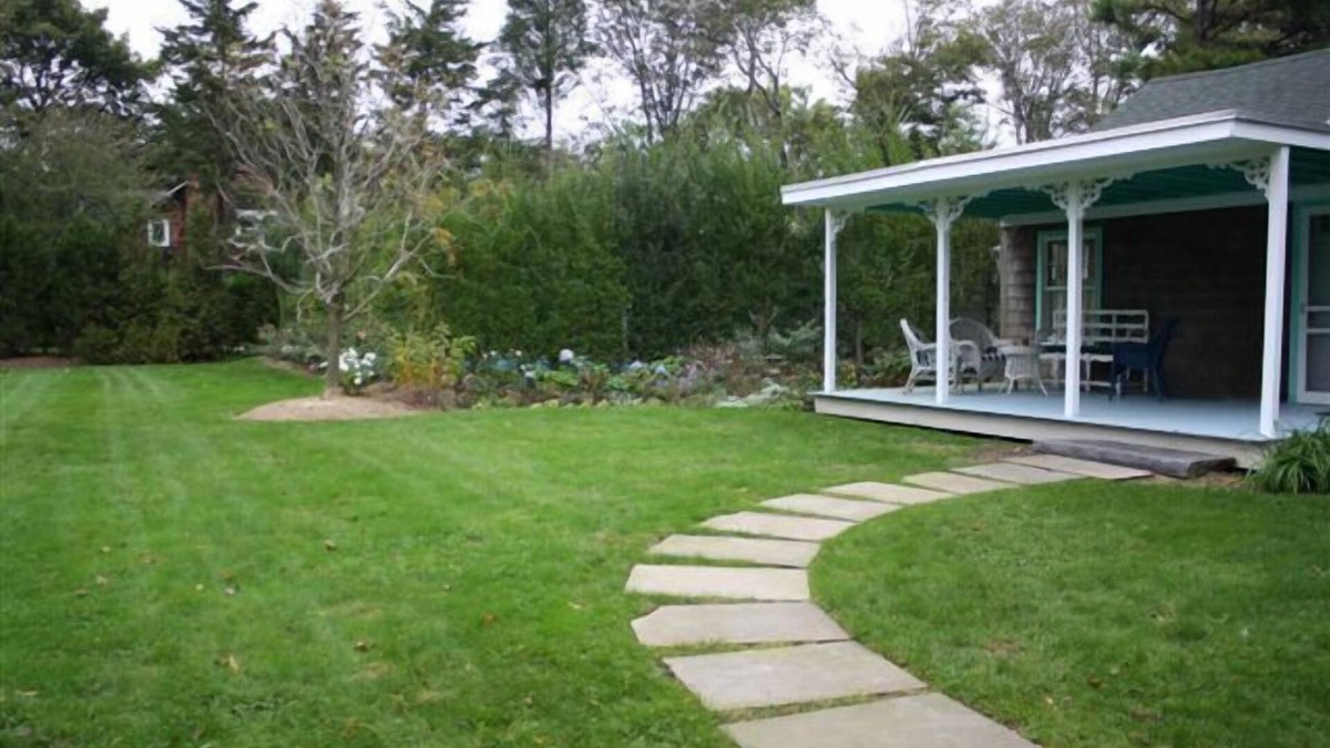 East Hampton North House | Oh So Charming! 2 Bedroom Cottage in East Hampton Village.