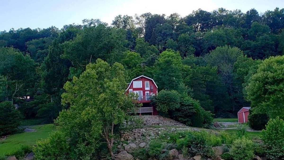 Derby Cabin | Ohio River Waterfront Cabin 4 bedroom 2 bath Derby Indiana sleeps 10 with hottub