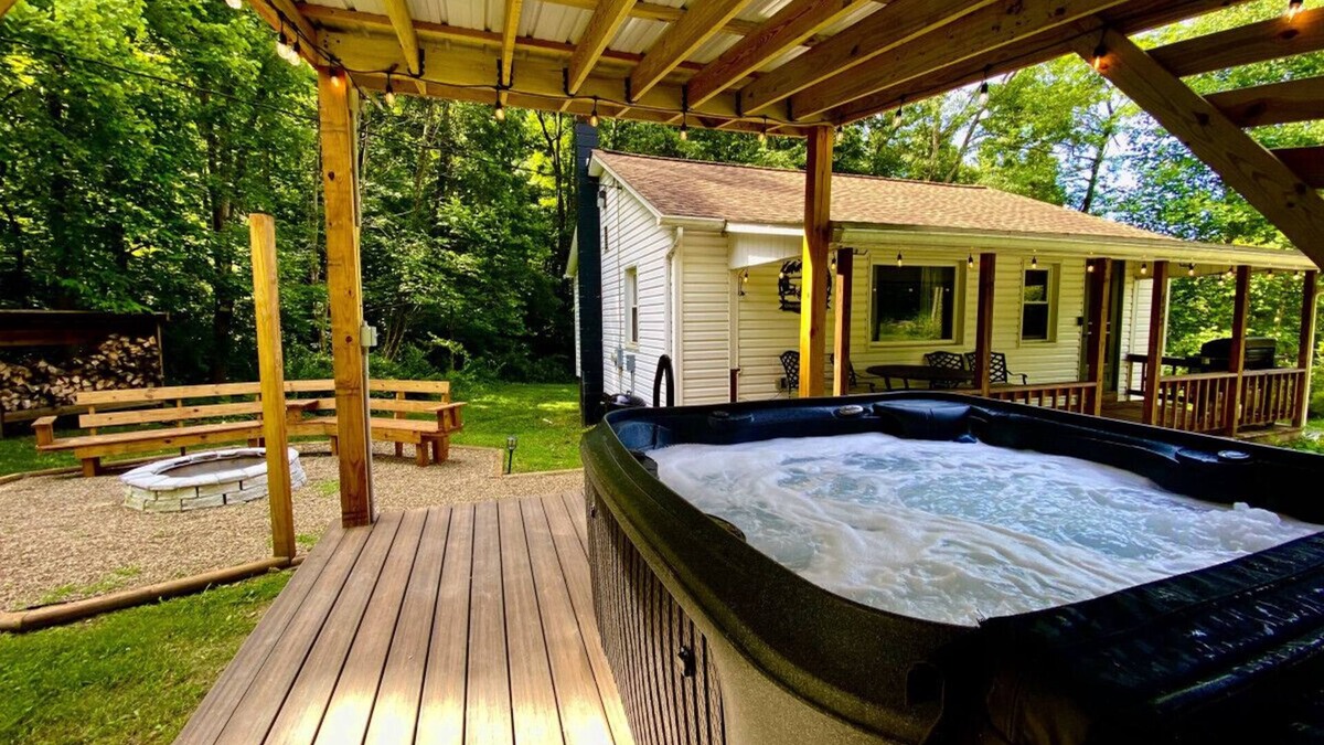 Mill Run Cottage | Ohiopyle Hideaway · Hot Tub Fire Pit !.5 miles to Ohiopyle