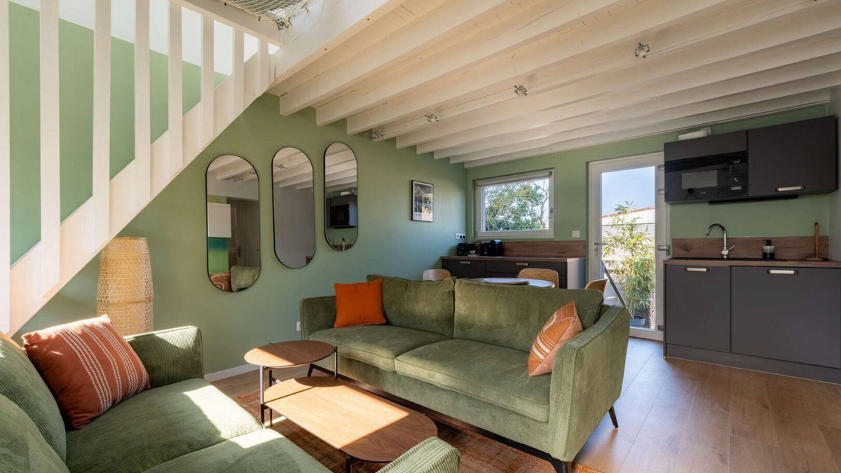 Valenciennes House | OIQIA Air Nomad Vancouver
