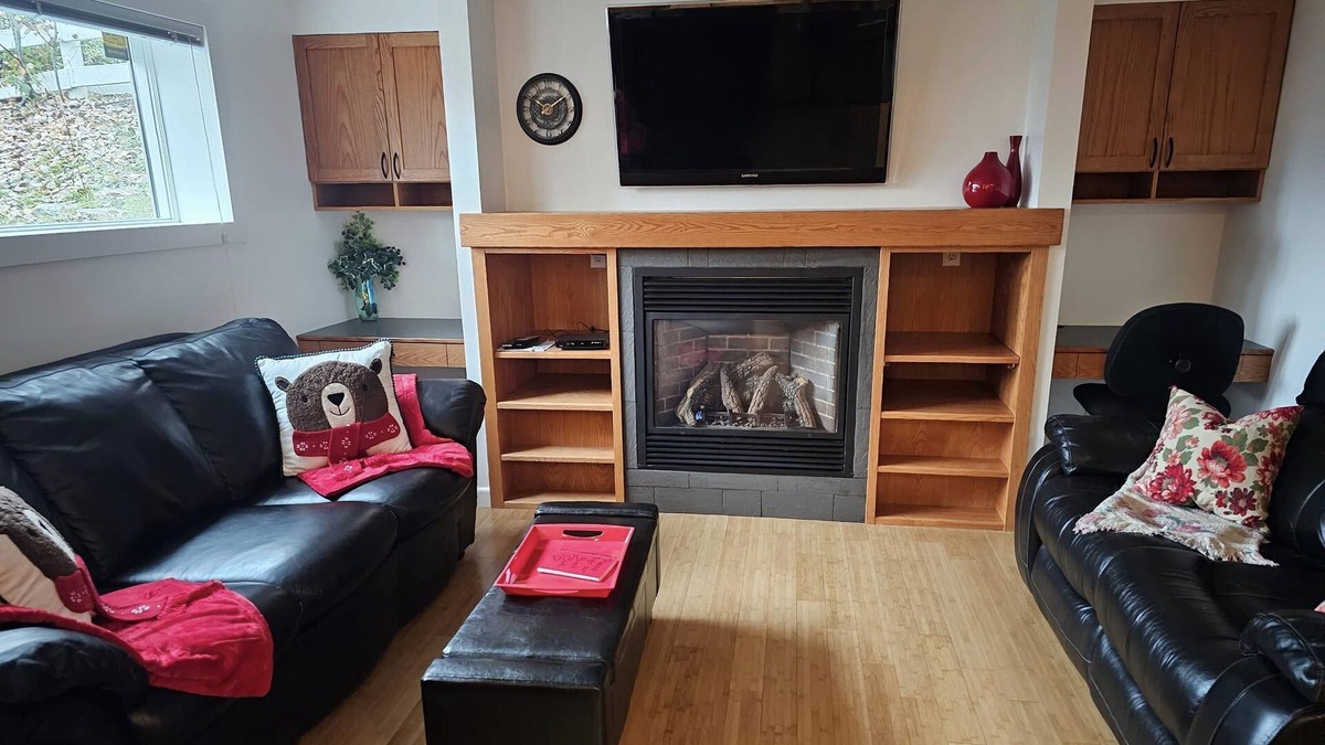 Vernon House | Okanagan & Kalamalka Lakes, Silverstar Ski Resort, O'Keefe Ranch & Parks nearby.