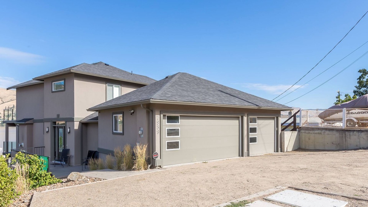 Vernon House | Okanagan Lakefront Summer Paradise I - Vernon