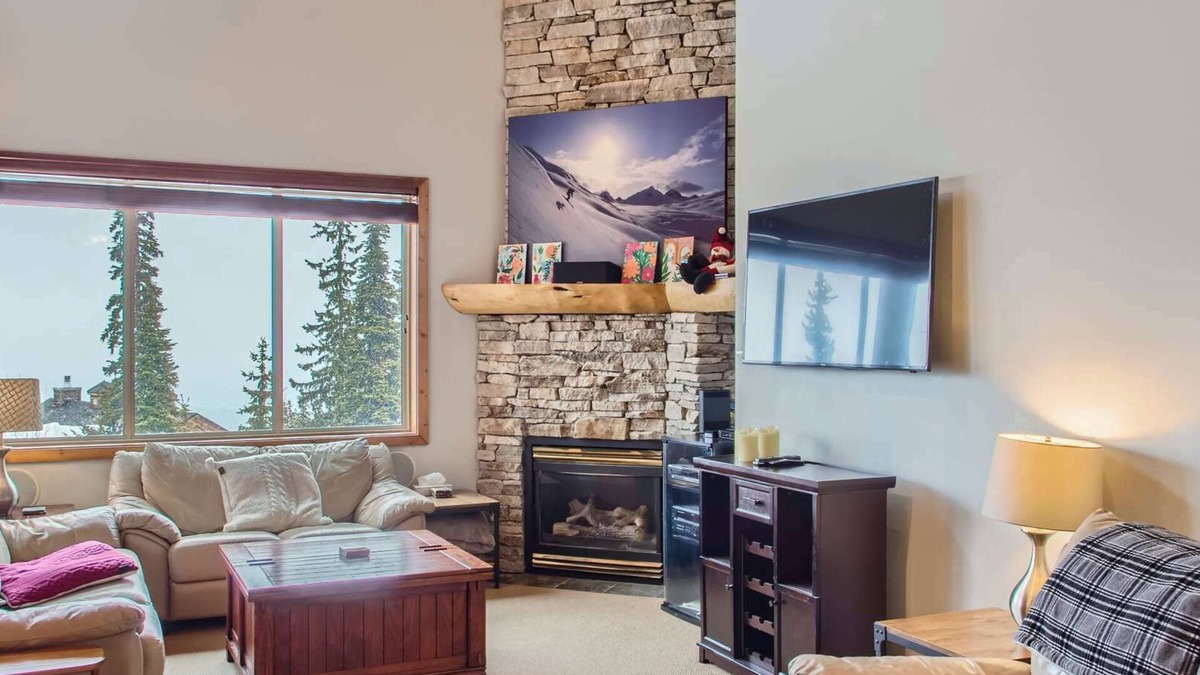 Big White Ski Resort Condo | Okanagan - Snowy Creek 8