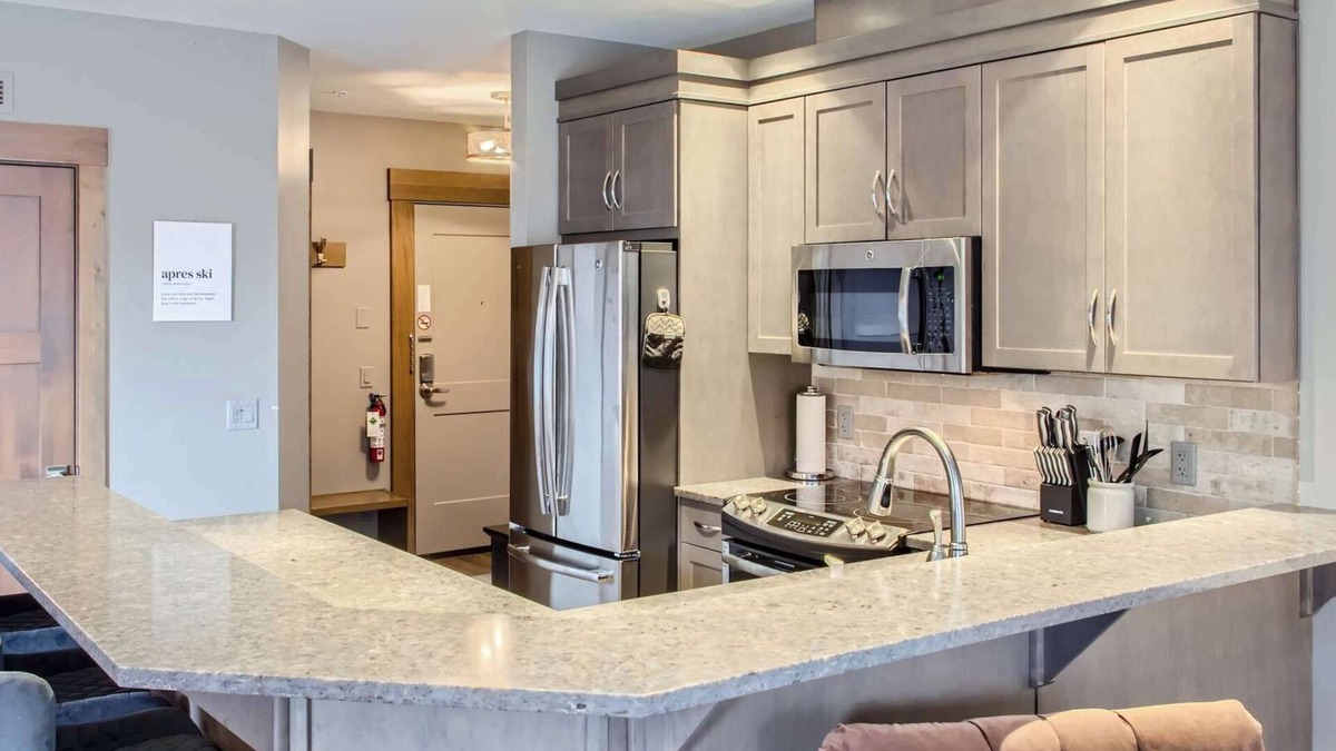 Big White Ski Resort Condo | Okanagan - Stonegate Resort B108
