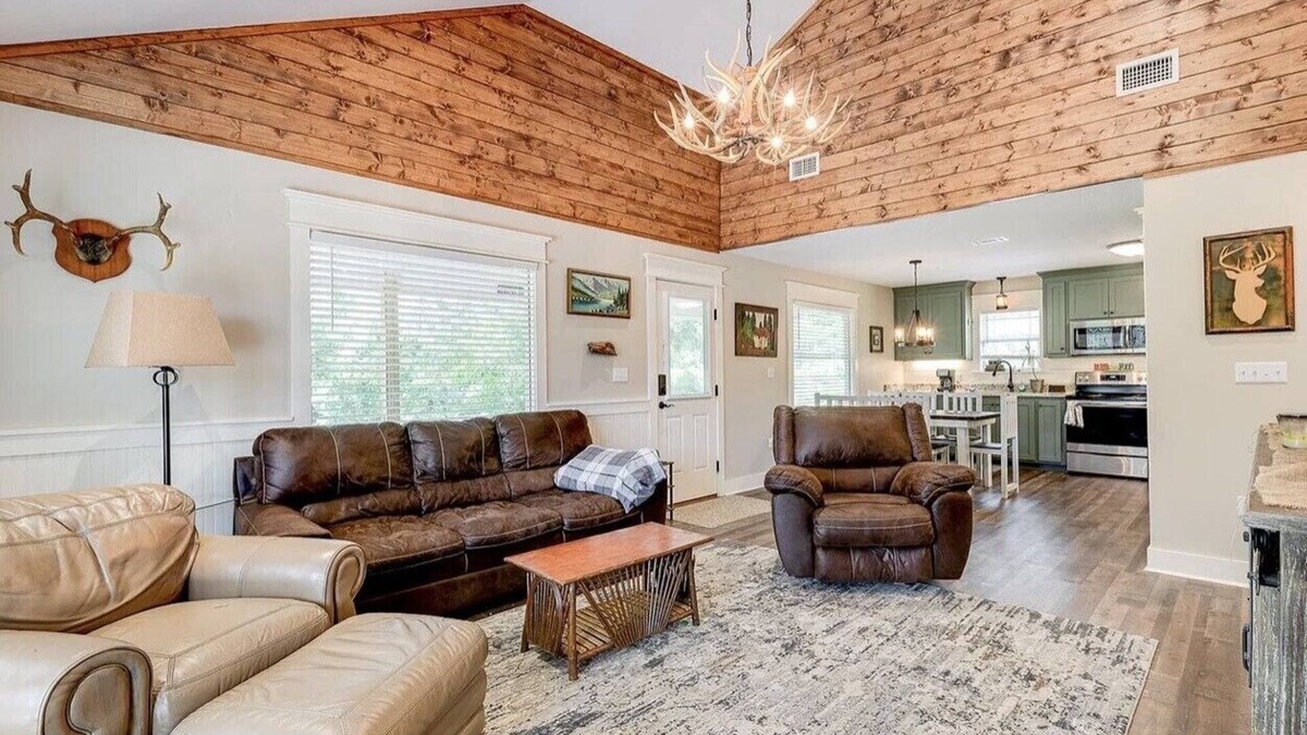 Collins Cabin | Okatoma River Cabin/Convenient Location