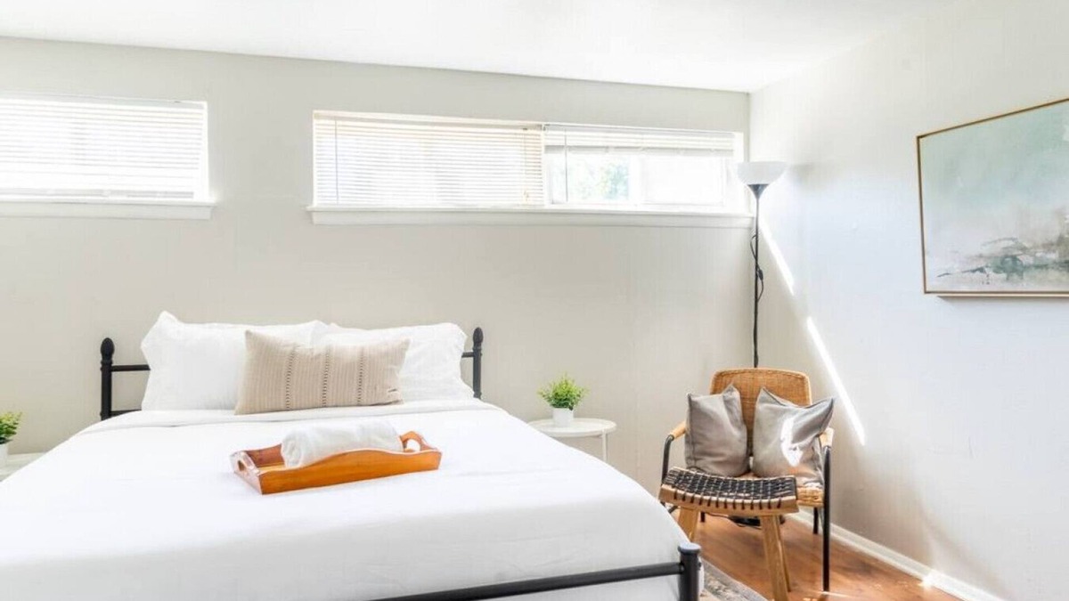 Lincoln Terrace Apartment | OKC 8 · Historic 1920's Brick Beauty! In Medical District