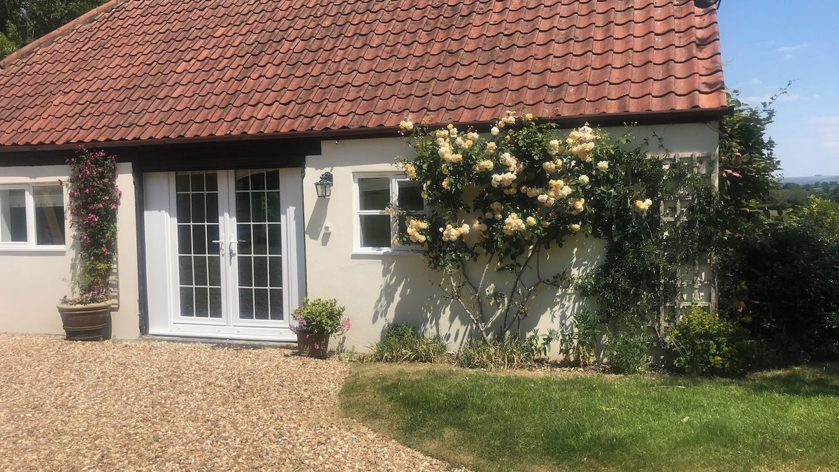 Blandford Forum Cottage | OKE APPLE COTTAGE, pet friendly, with a garden in Okeford Fitzpaine