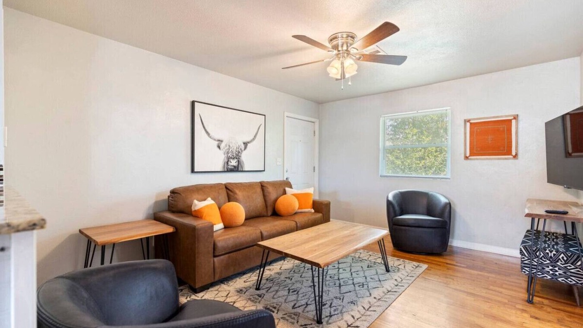 Stillwater Apartment | Oklahoma State University Unit 6 blocks to the stadium