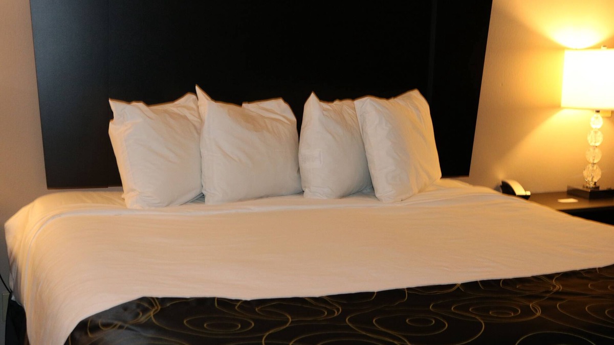 West Okoboji Hotel | Okoboji Inn & Suites
