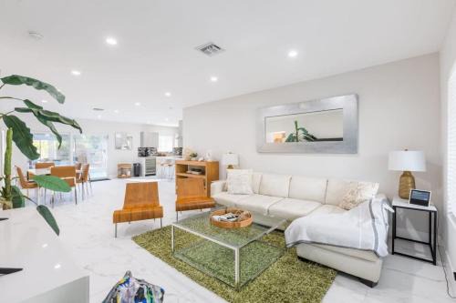 Victoria Park House | Olas Villa by RoveTravel Heated Pool & BBQ