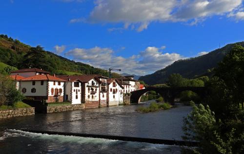 Sumbilla House | Olatuenea casa rural