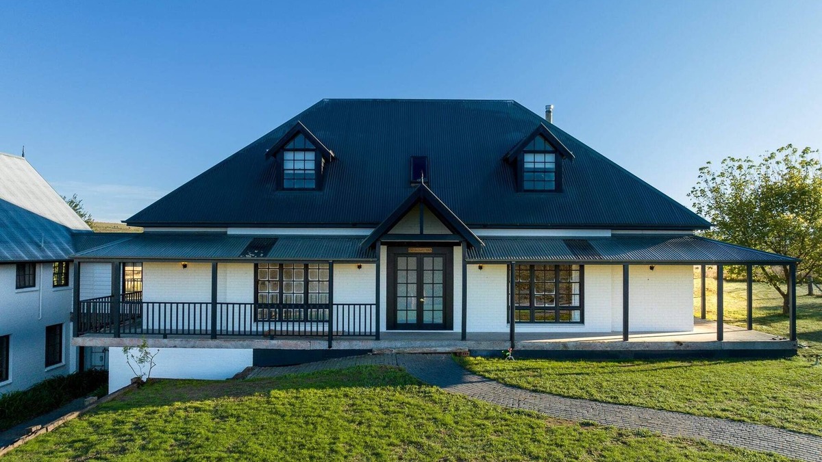 Eglinton House | Old Alloway House - Sleeps 11 - Farm Stay