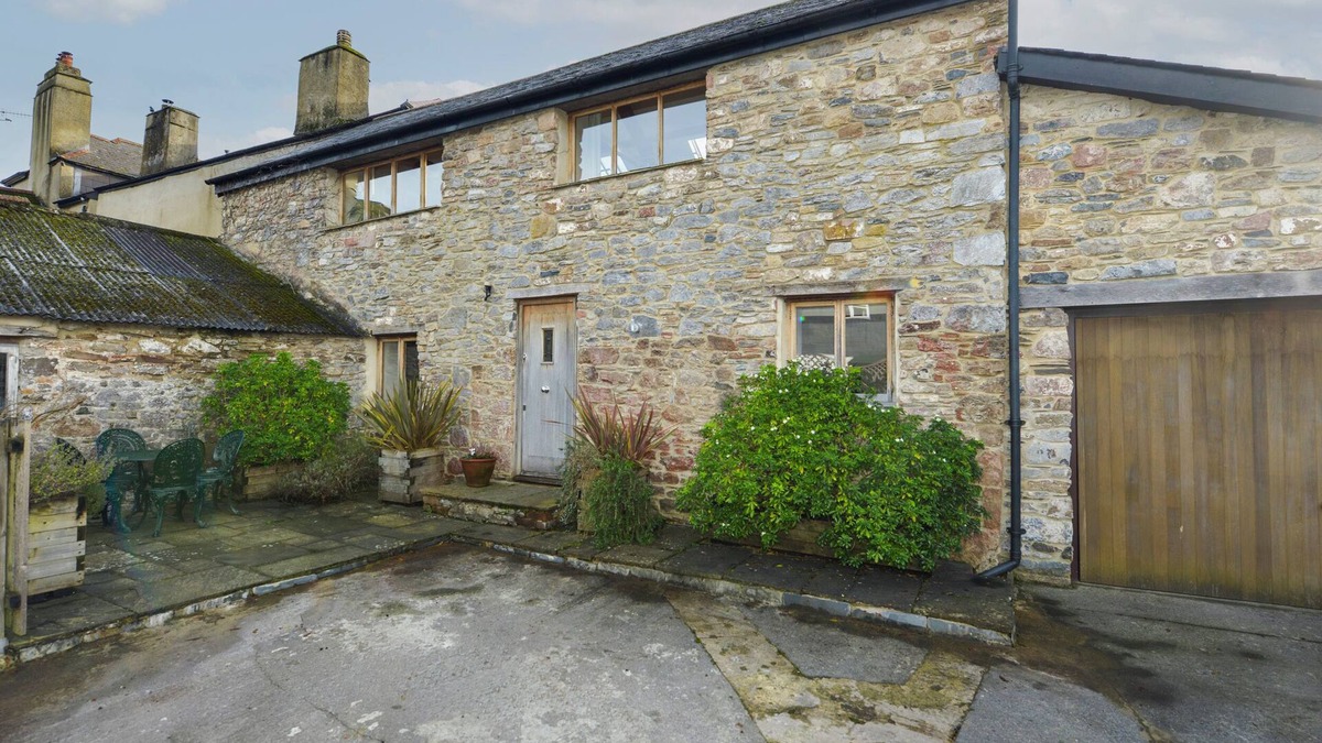 Ashburton Cottage | OLD ARMOURY BARN, character holiday cottage in Ashburton