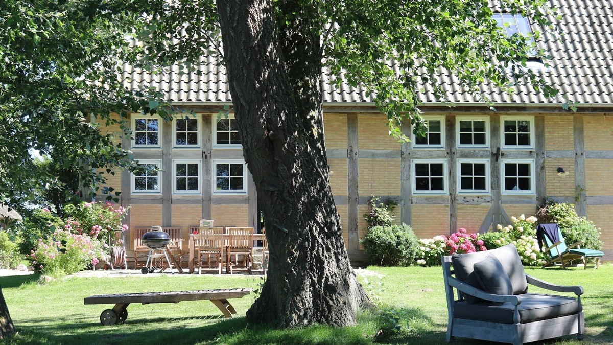 Pommerby House | Old barn near the beach with fireplace, sauna and plenty of space for families