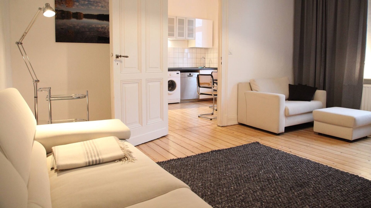 Neuehrenfeld Apartment | Old belly arms: Fully furnished 2.5 room apartment in Trendviertel