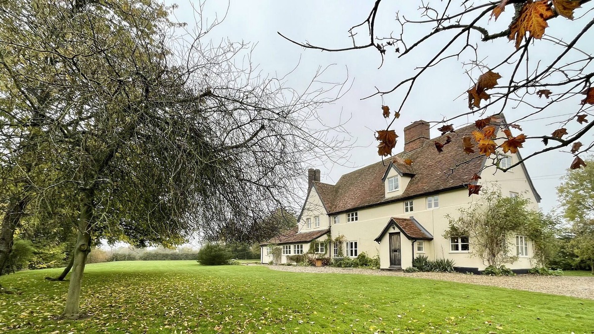Ipswich Cottage | OLD BLOXHALL HOUSE, HITCHAM, family friendly in Bildeston