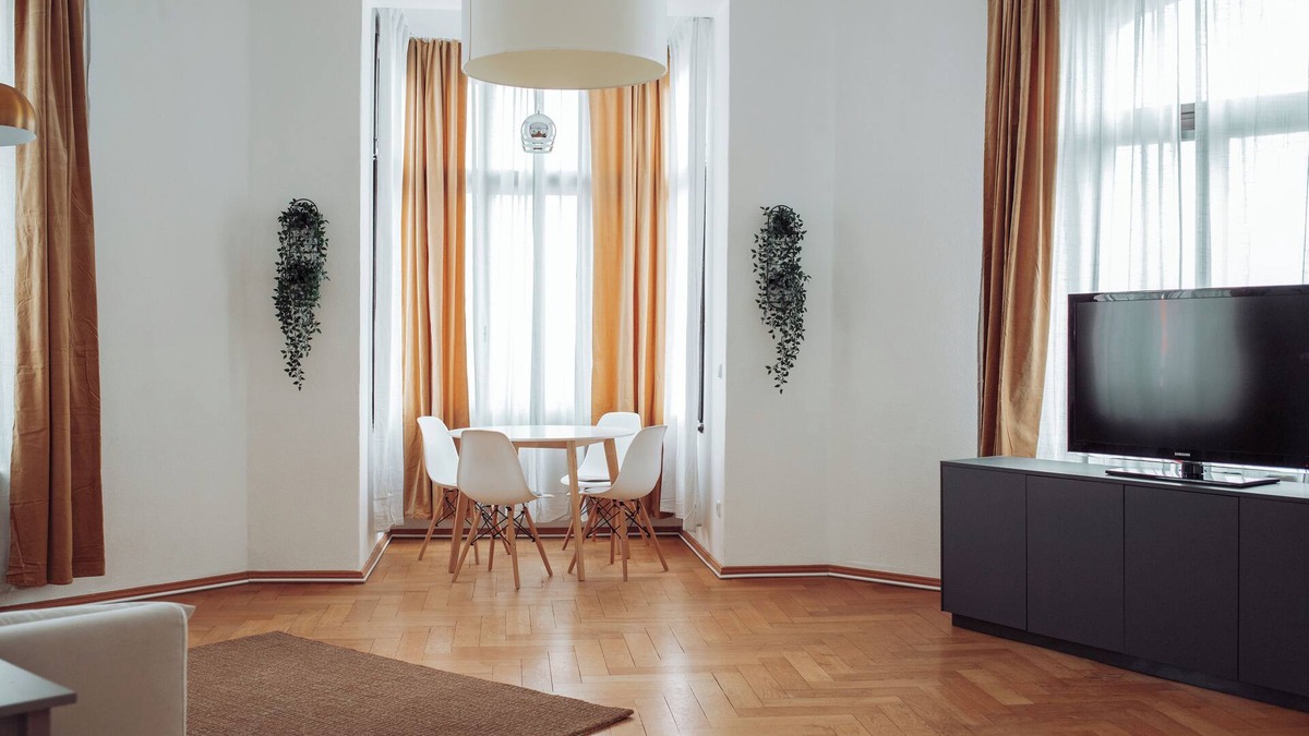 Kaßberg Apartment | Old building flair, trendy district, 2P, WiFi, modern, elevator