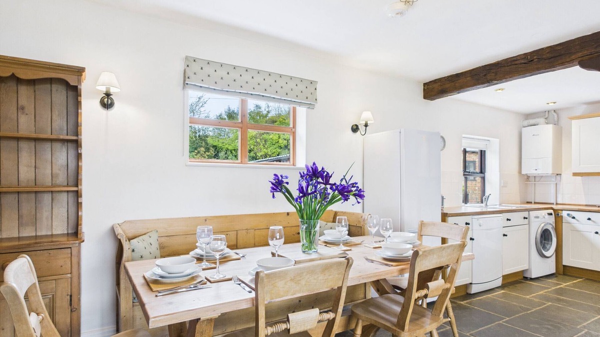 Ryde Cottage | Old Byre, Little Upton Farm