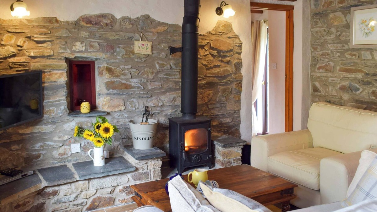 Dinas Cross Cottage | Old Chapel Cottage - Dinas Country Club
