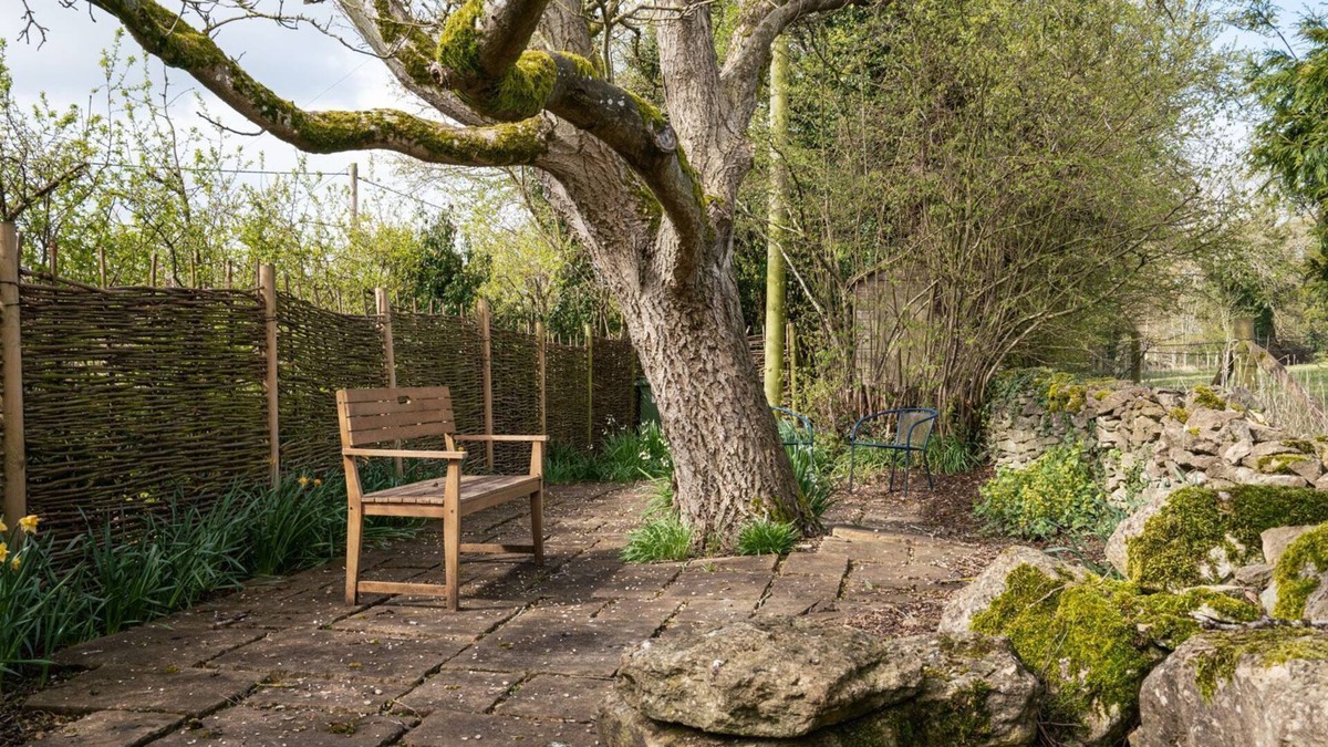 Andoversford Cottage | Old Chapel - sleeps 6 guests in 3 bedrooms
