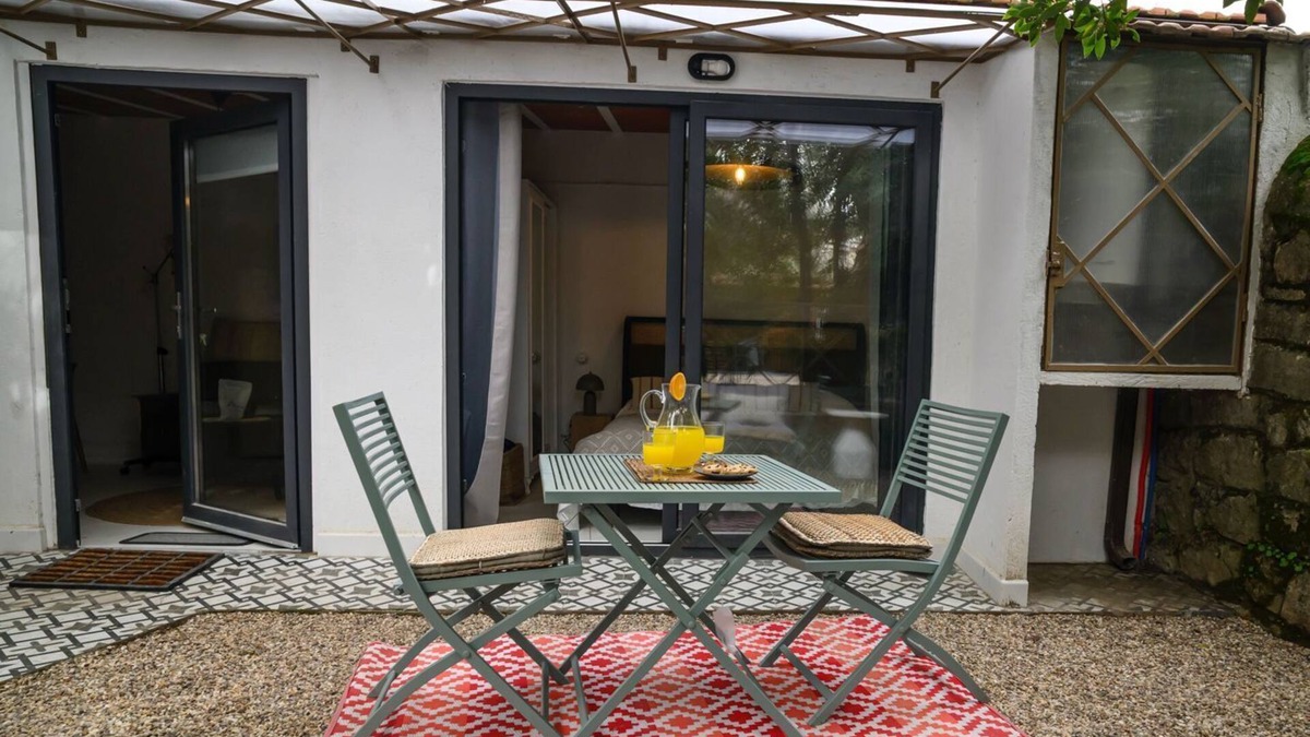 Mirasierra House | old chicken coop apartment