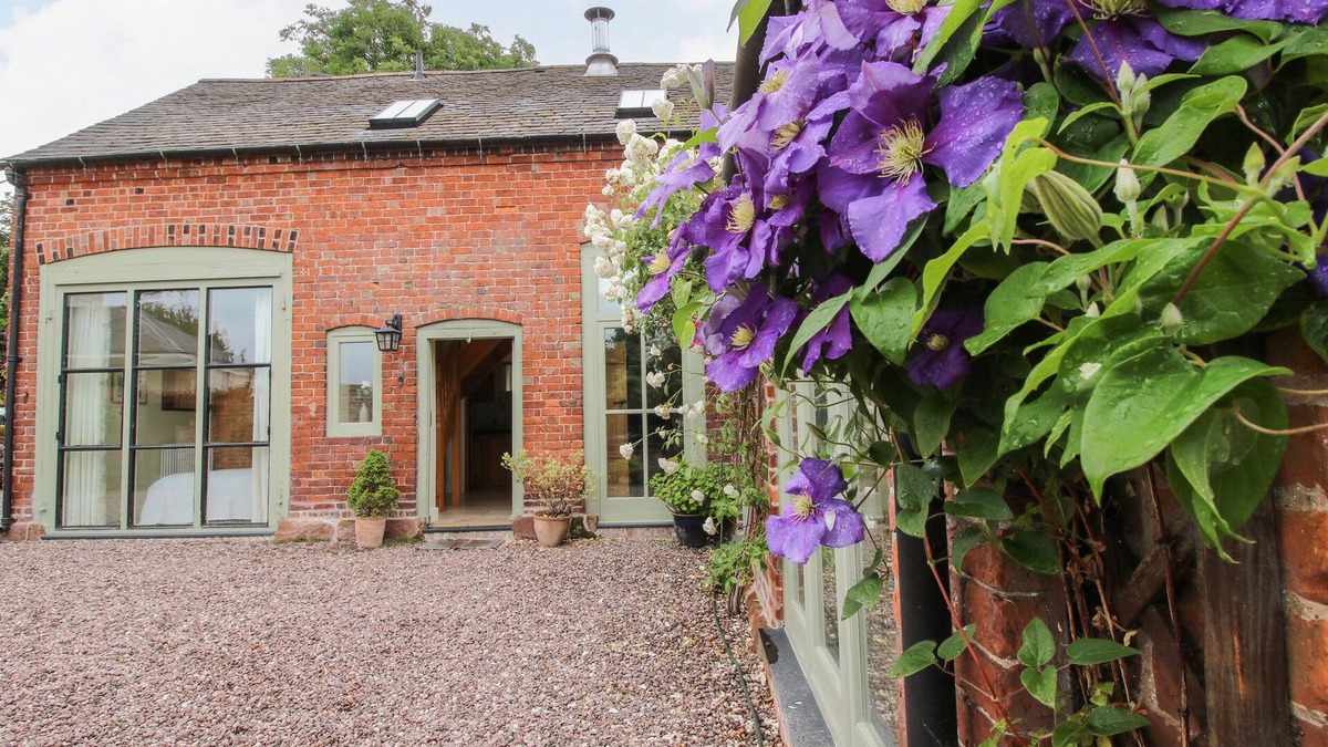 Stoney Stretton Cottage | OLD COACH HOUSE, pet friendly, with open fire in Shrawardine
