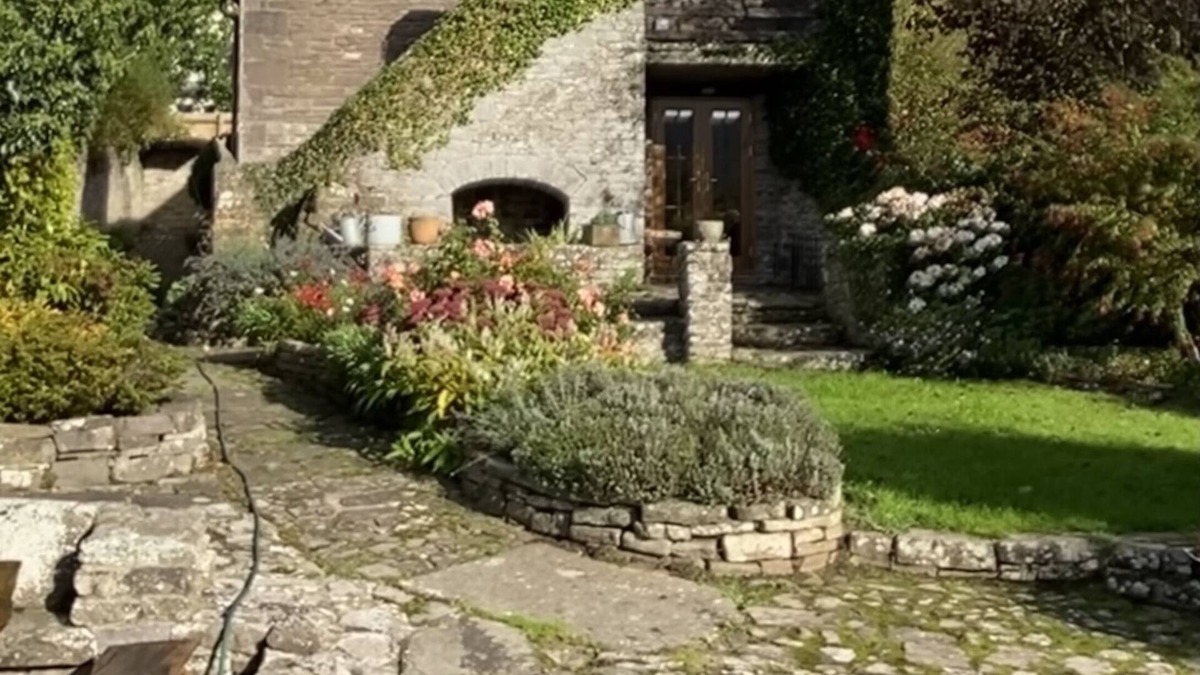 Llanfihangel Tal-y-llyn House | Old Coach House with stunning views over the Brecon Beacons. Sleeps 9 + cot