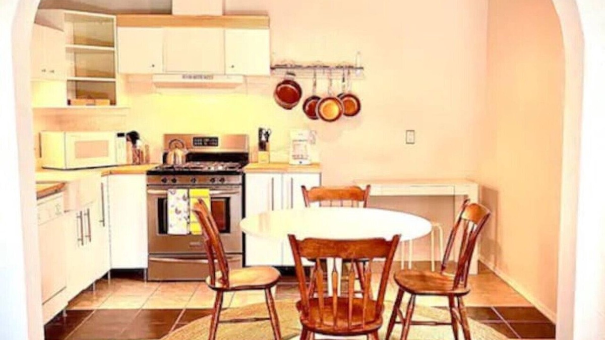 Barelas Apartment | Old Commercial Building with High Ceilings & Charm