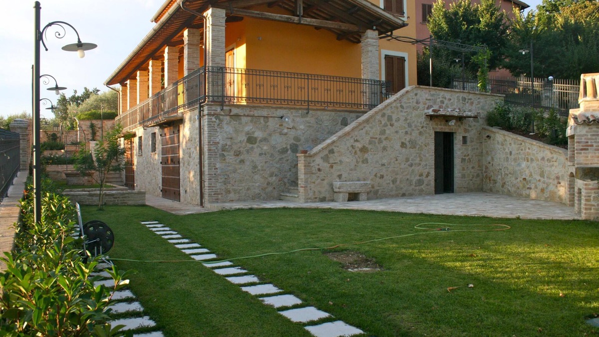 Foligno House | Old Country House and pool In Umbrian Hills Between Foligno And Assisi