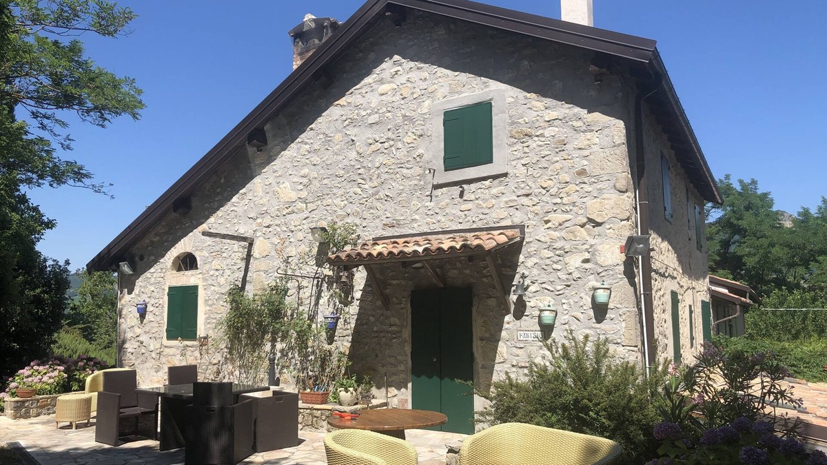 Marzabotto House | Old country house nestled in the green hills of Bologna