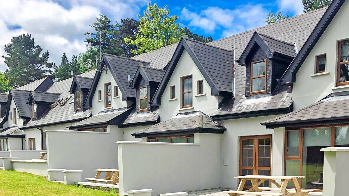 Terryglass Ski Chalet | Old Court Holiday Home No 3 (3 Bed - Sleeps 6)