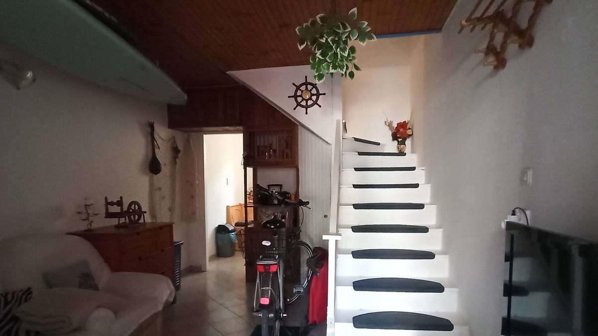 Broce House | Old cozy stone house right by the sea