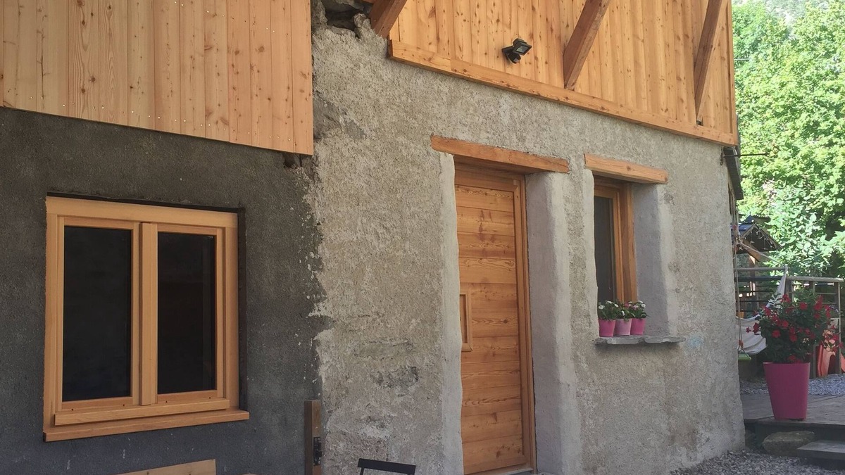 Le Bourg-d'Oisans Apartment | Old Delphinal Castle - coach house studio apartment