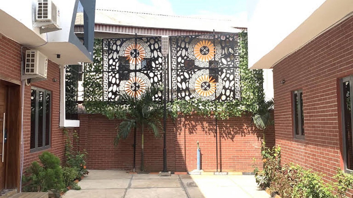 Owerri Hotel | Old English Torf Apartment