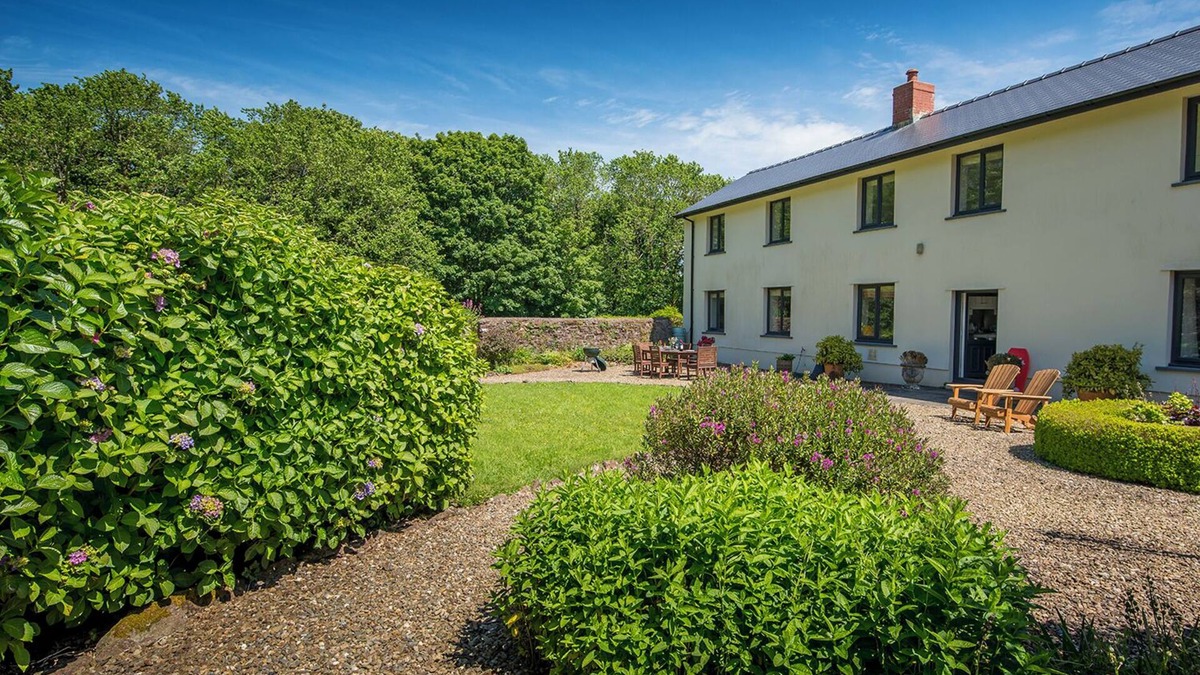 Pembroke Cottage | Old Farm East Orielton, Holiday Cottage East Orielton, Nr Bosherston, Sleeps 8, 4 bedrooms, bathrooms