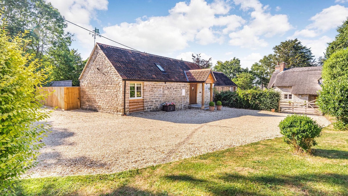 Blackford Cottage | OLD FARM STABLES, pet friendly, with open fire in Sparkford