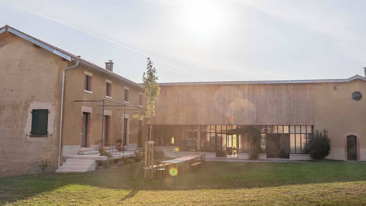 Villeneuve-de-Marc House | Old farmhouse in the countryside. Ideal for families or friends.