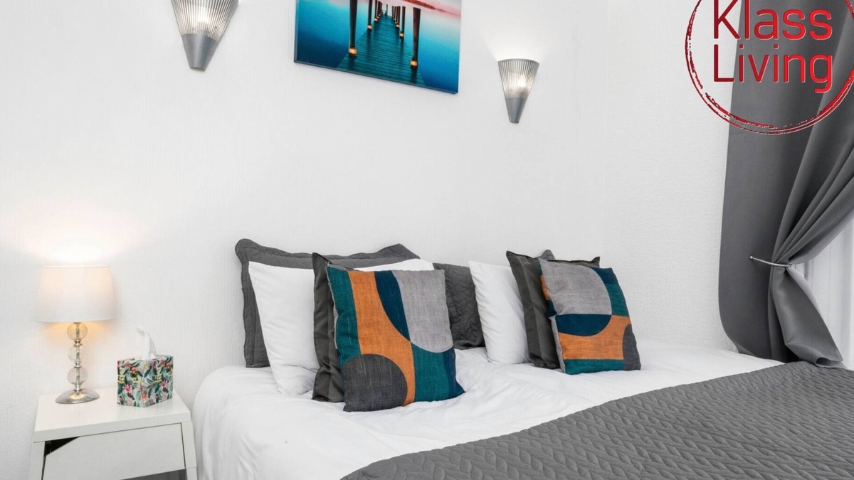 Bellshill Apartment | Old fashioned apartment in quiet location.