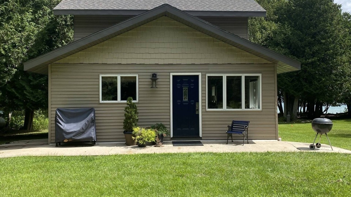 Sturgeon Bay Cabin | Old Fashioned Suite - Cottage on the shores of Lake Michigan
