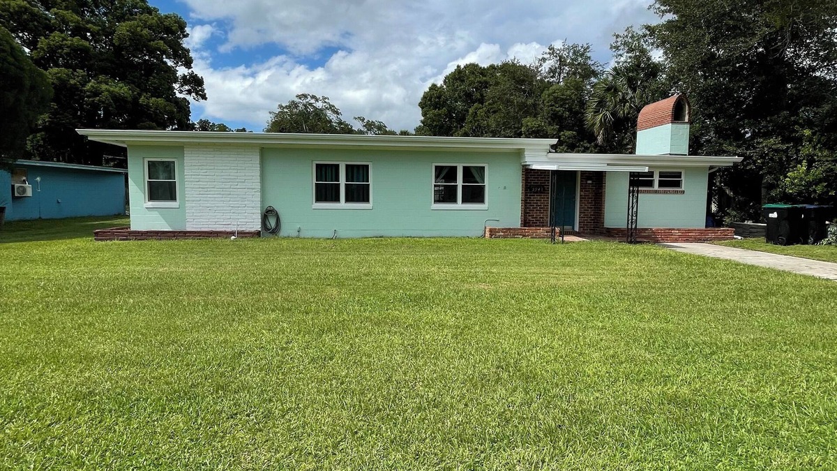 Azalea Park House | Old Florida Home w/Updates In Quiet Neighborhood