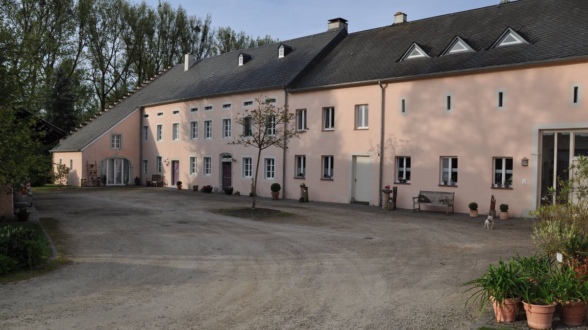 Messerich Apartment | Old forge in a listed courtyard